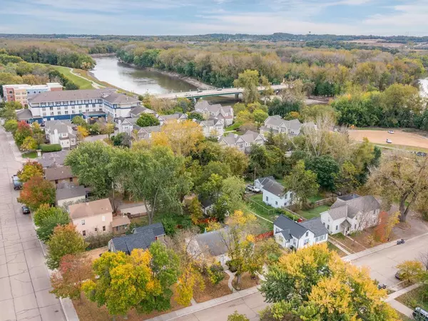 109 S Cedar ST, Chaska, MN 55318