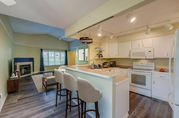 Maplewood, MN 55119,701 Dorland RD S #701