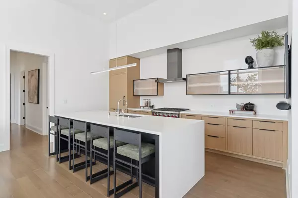 Minneapolis, MN 55415,1111 W River Pkwy #8D