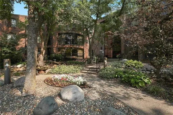 5901 Laurel AVE #235, Golden Valley, MN 55416