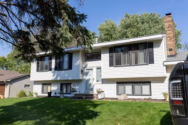 7062 Sherwood RD, Woodbury, MN 55125