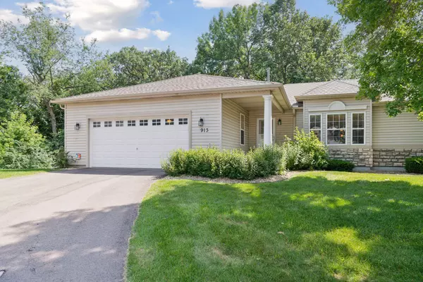Chaska, MN 55318,913 Carriage LN