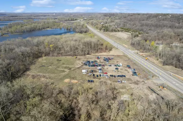 Chanhassen, MN 55318,285 Flying Cloud DR