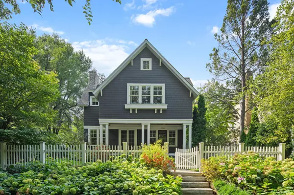 2820 W Lake Of The Isles Pkwy, Minneapolis, MN 55416