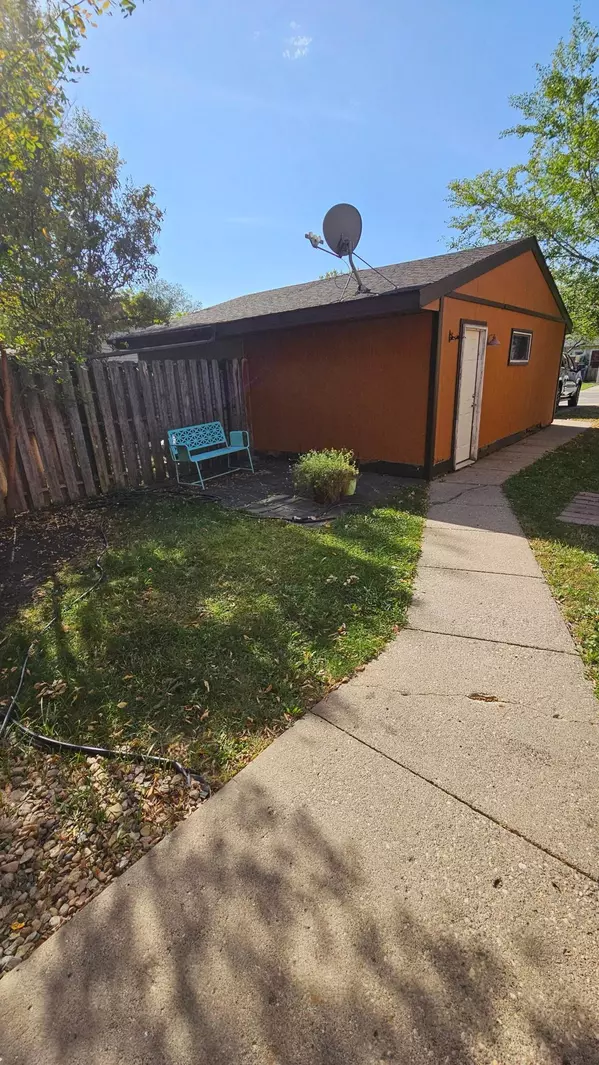 Fargo, ND 58103,2228 30 1/2 AVE S