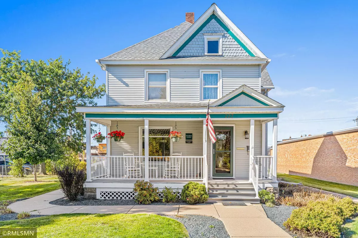 New Richmond, WI 54017,227 S Arch AVE