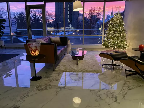 Minneapolis, MN 55414,45 University AVE SE #207