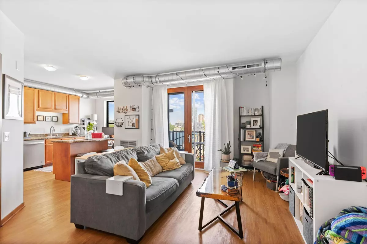 Minneapolis, MN 55404,15 Franklin AVE E #320