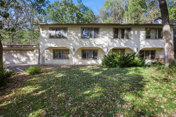 101 Hidden Meadow CT, Apple Valley, MN 55124