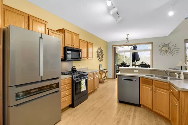 Eagan, MN 55121,617 Crane Creek LN