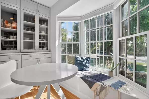 Minneapolis, MN 55405,2432 Mount View AVE