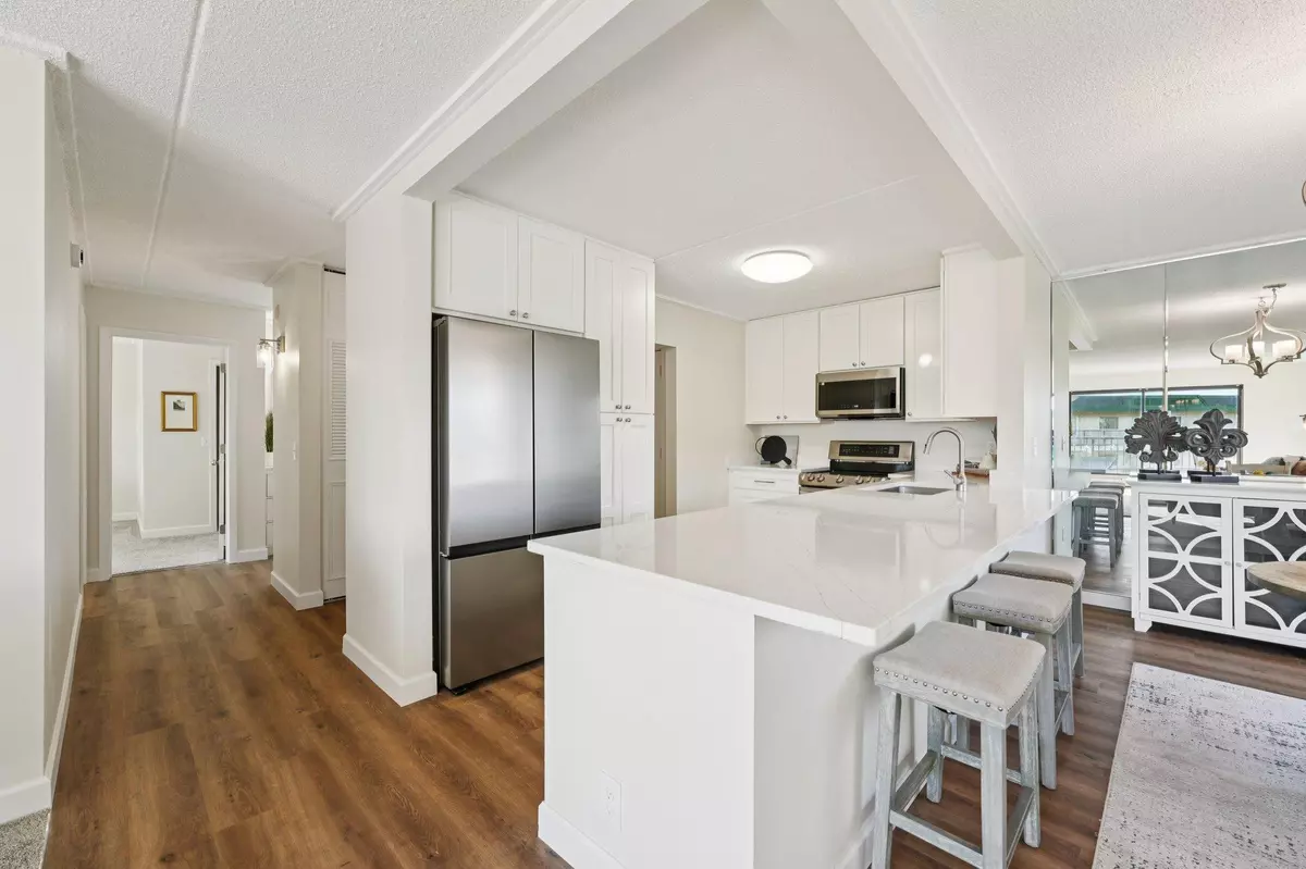 Minnetonka, MN 55305,10511 Cedar Lake RD #520