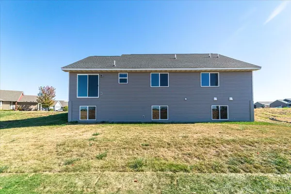 Belle Plaine, MN 56011,922 Prestwick DR