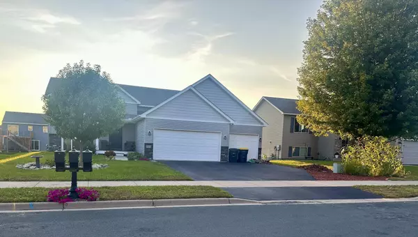 964 Ivy Hills RD, Belle Plaine, MN 56011