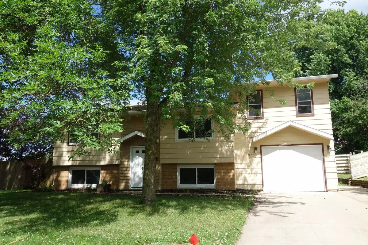 Owatonna, MN 55060,1801 Linn DR