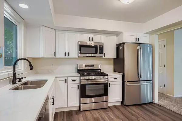 Shoreview, MN 55126,913 Harriet AVE