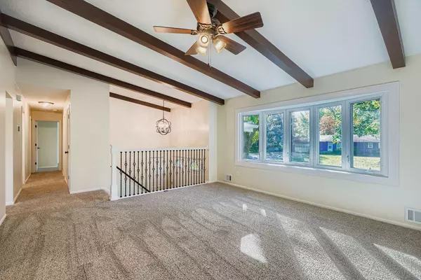 Shoreview, MN 55126,913 Harriet AVE