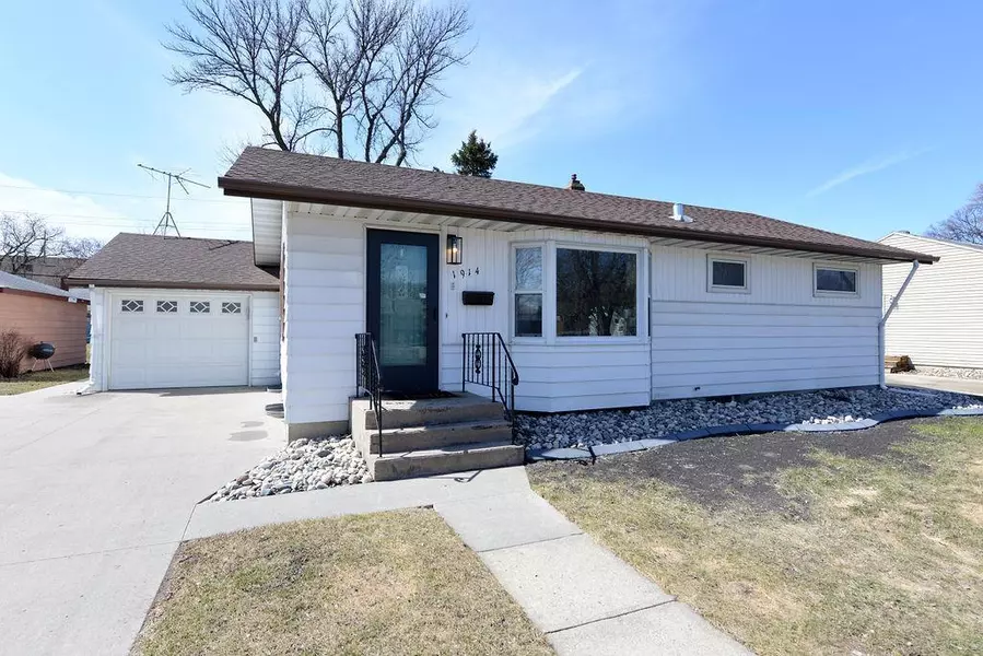 1914 9th ST N, Fargo, ND 58102