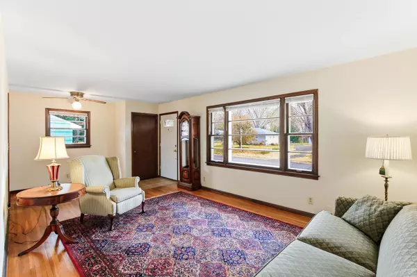 Oakdale, MN 55128,1194 Grospoint AVE N