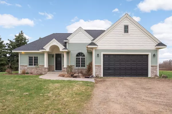 W11011 470th AVE, Prescott, WI 54021