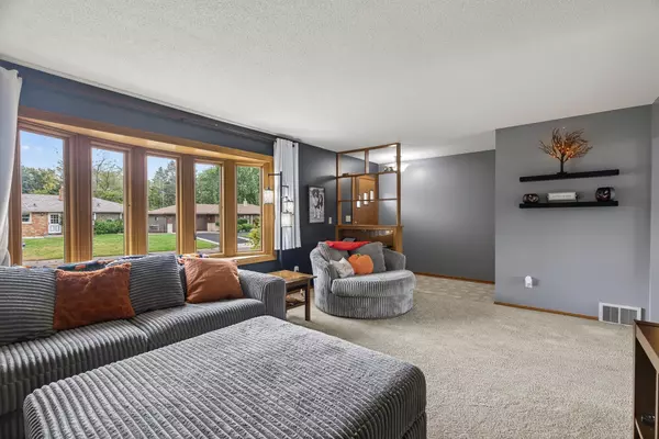 Maplewood, MN 55109,2237 Maple LN E