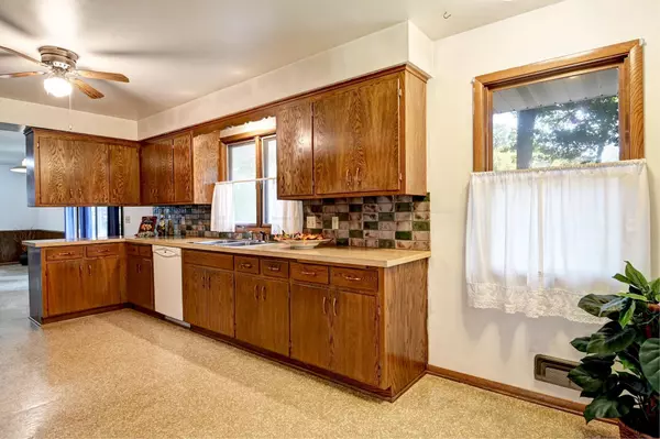 Golden Valley, MN 55427,1552 Sumter AVE N