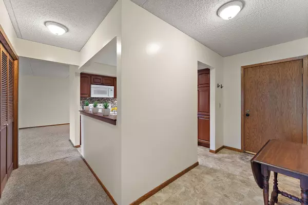 Maplewood, MN 55119,2445 Londin LN E #310