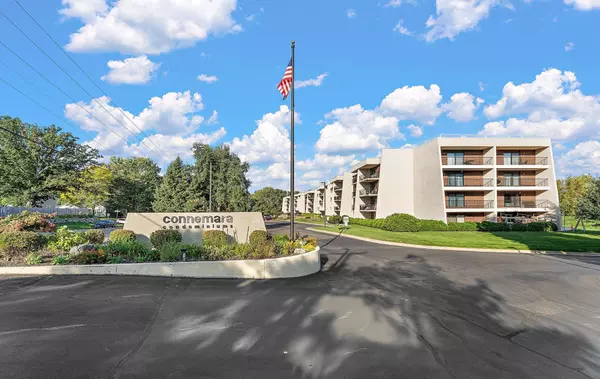 2445 Londin LN E #310, Maplewood, MN 55119