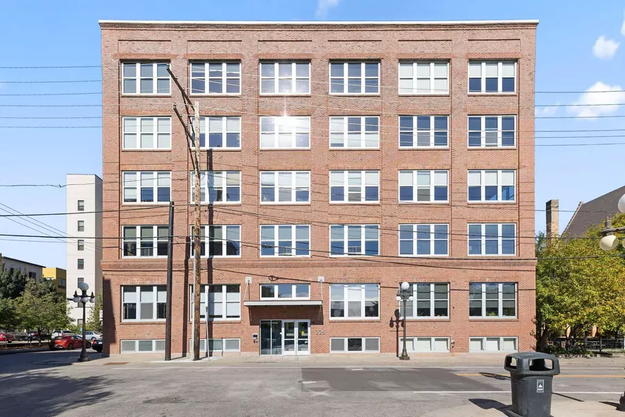 225 9th ST E #409, Saint Paul, MN 55101