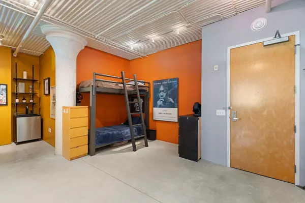 Saint Paul, MN 55101,225 9th ST E #409