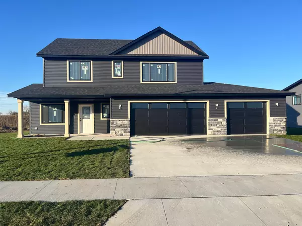 2206 Elk Run DR SE, Pine Island, MN 55963