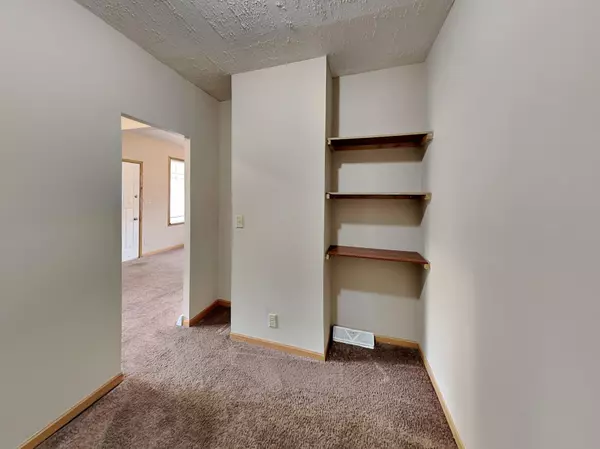 Minneapolis, MN 55406,3613 E 42nd ST