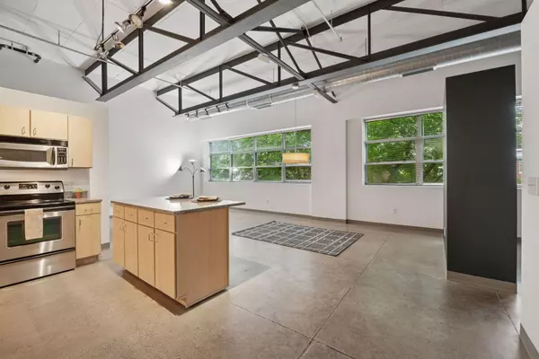 Minneapolis, MN 55404,111 E Franklin AVE #215