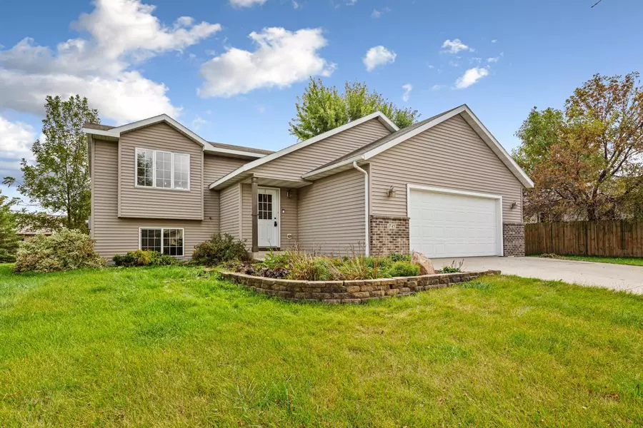 1745 Cornerstone LN, Owatonna, MN 55060