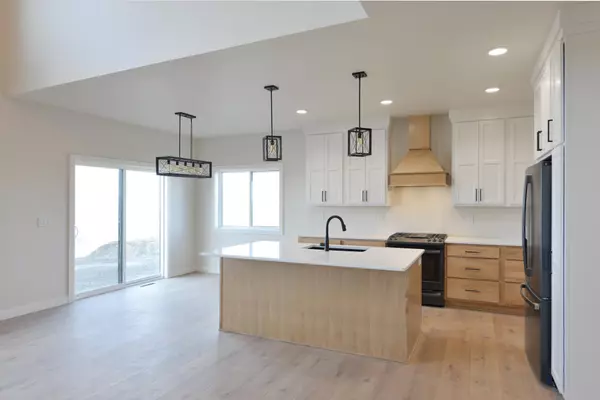 Moorhead, MN 56560,6914 3rd ST NW