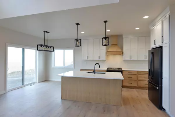 Moorhead, MN 56560,6914 3rd ST NW