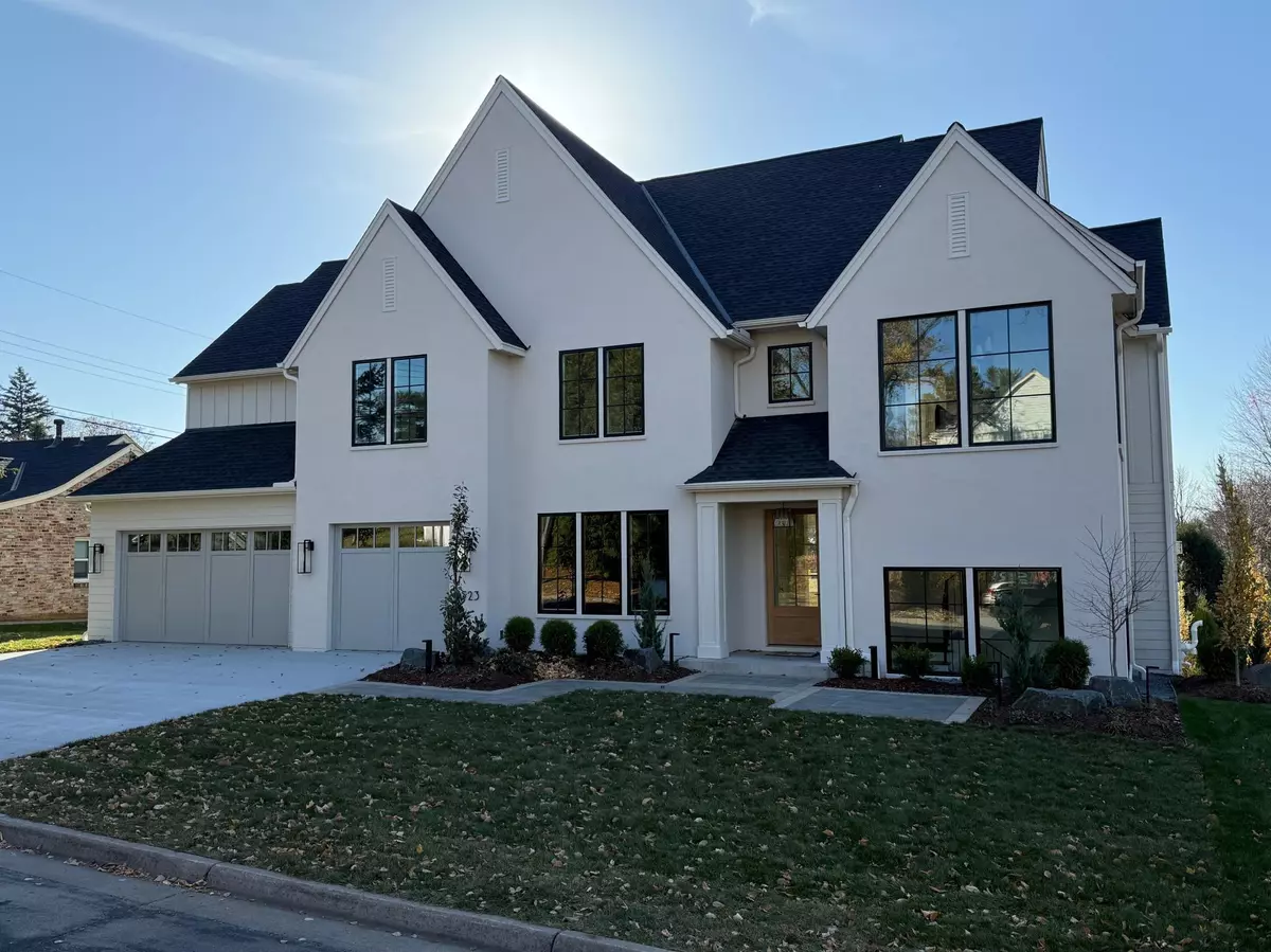 Edina, MN 55424,5523 Park PL