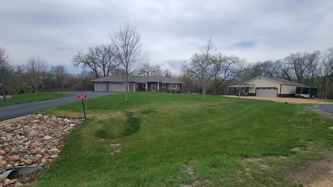 882 Yellowstone TRL, Hudson, WI 54016