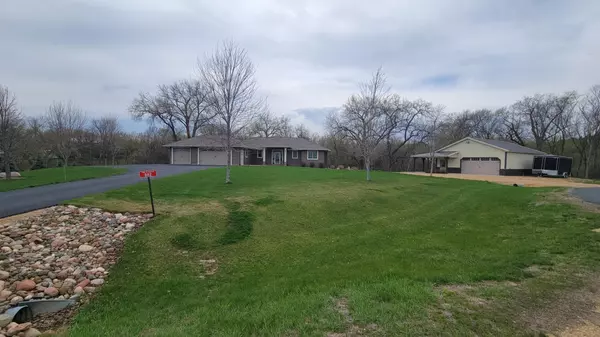 882 Yellowstone TRL, Hudson, WI 54016