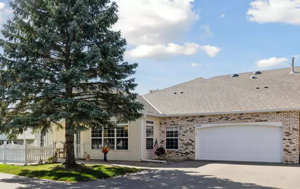 6904 Inverness TRL #22, Inver Grove Heights, MN 55077