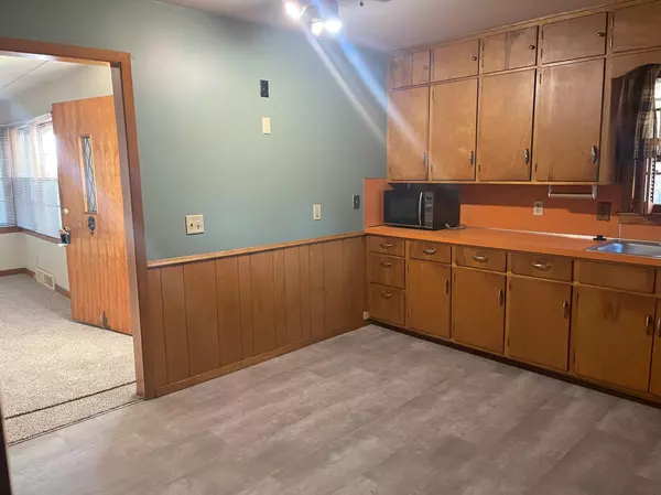 Fairmont, MN 56031,935 Willow ST
