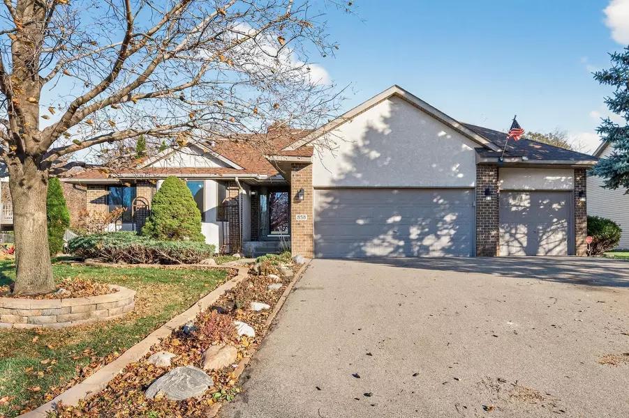 858 Sterling ST S, Maplewood, MN 55119