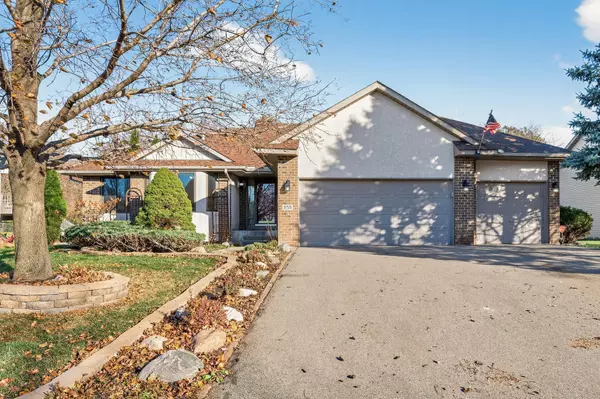 858 Sterling ST S, Maplewood, MN 55119