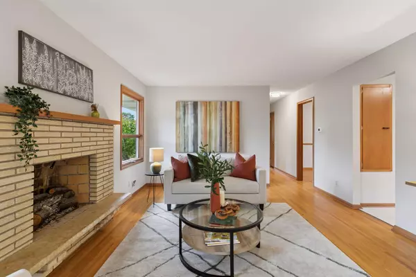 Robbinsdale, MN 55422,3957 Lake Curve DR N