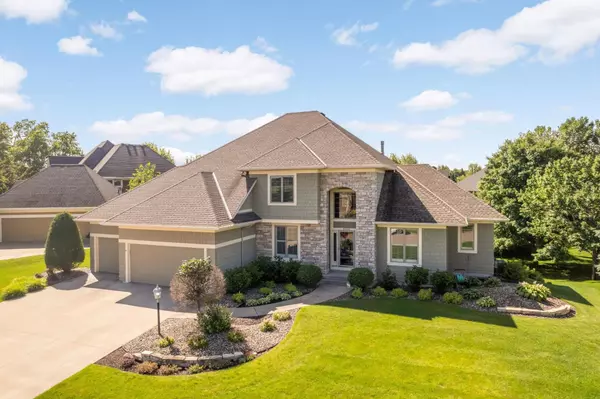 8918 Springwood DR, Woodbury, MN 55125