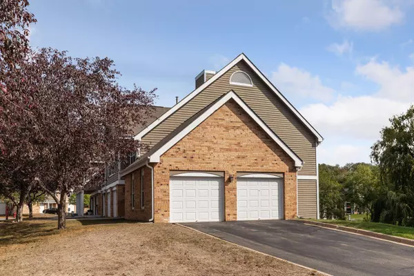 Minnetonka, MN 55343,5998 Chasewood Pkwy #1