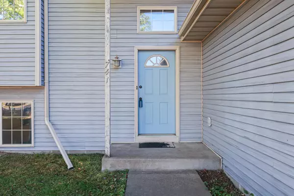 Cambridge, MN 55008,741 Joes Lake RD SE