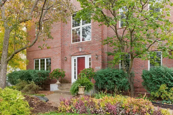 Chanhassen, MN 55317,2263 Stone Creek LN E