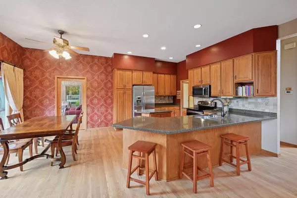 Chanhassen, MN 55317,2263 Stone Creek LN E