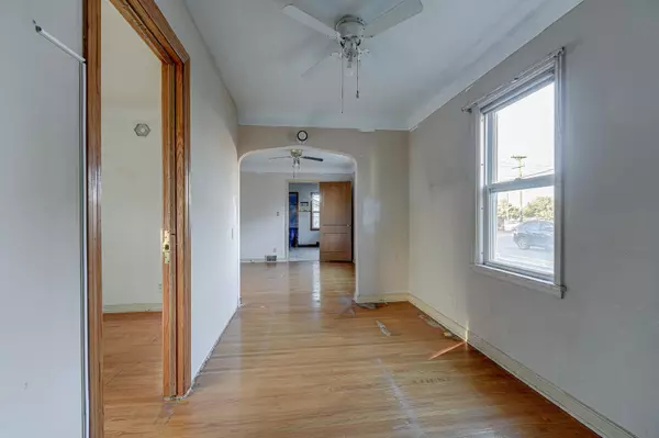 Saint Paul, MN 55104,631 Van Buren AVE